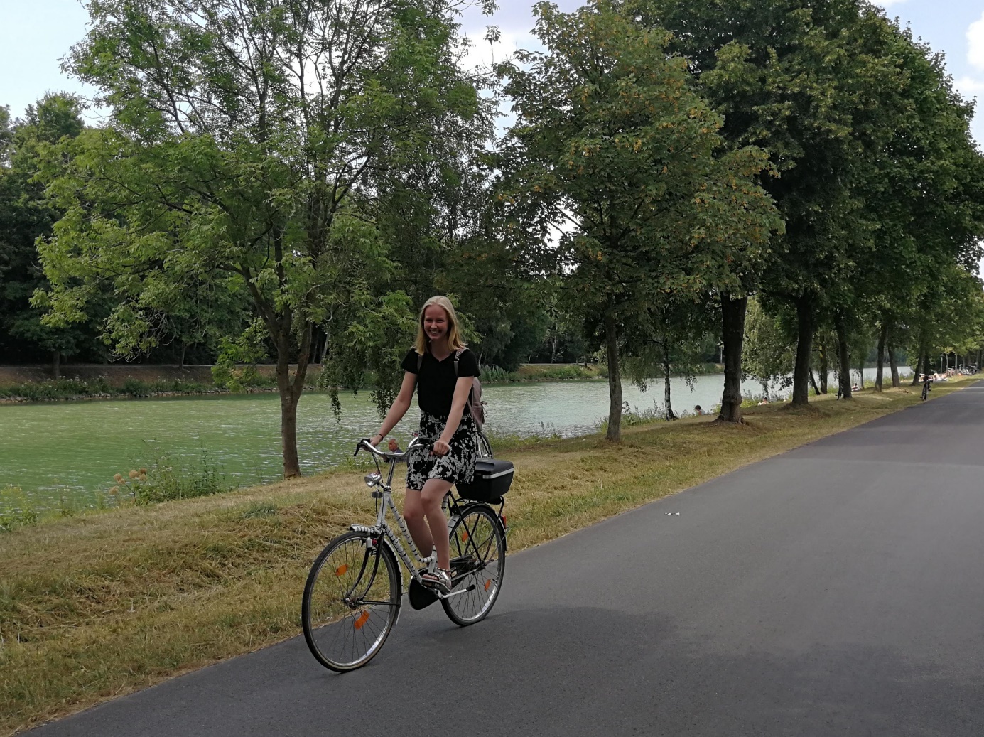 Ann-Kathrin auf dem Weg zum Welthaus-Trefff