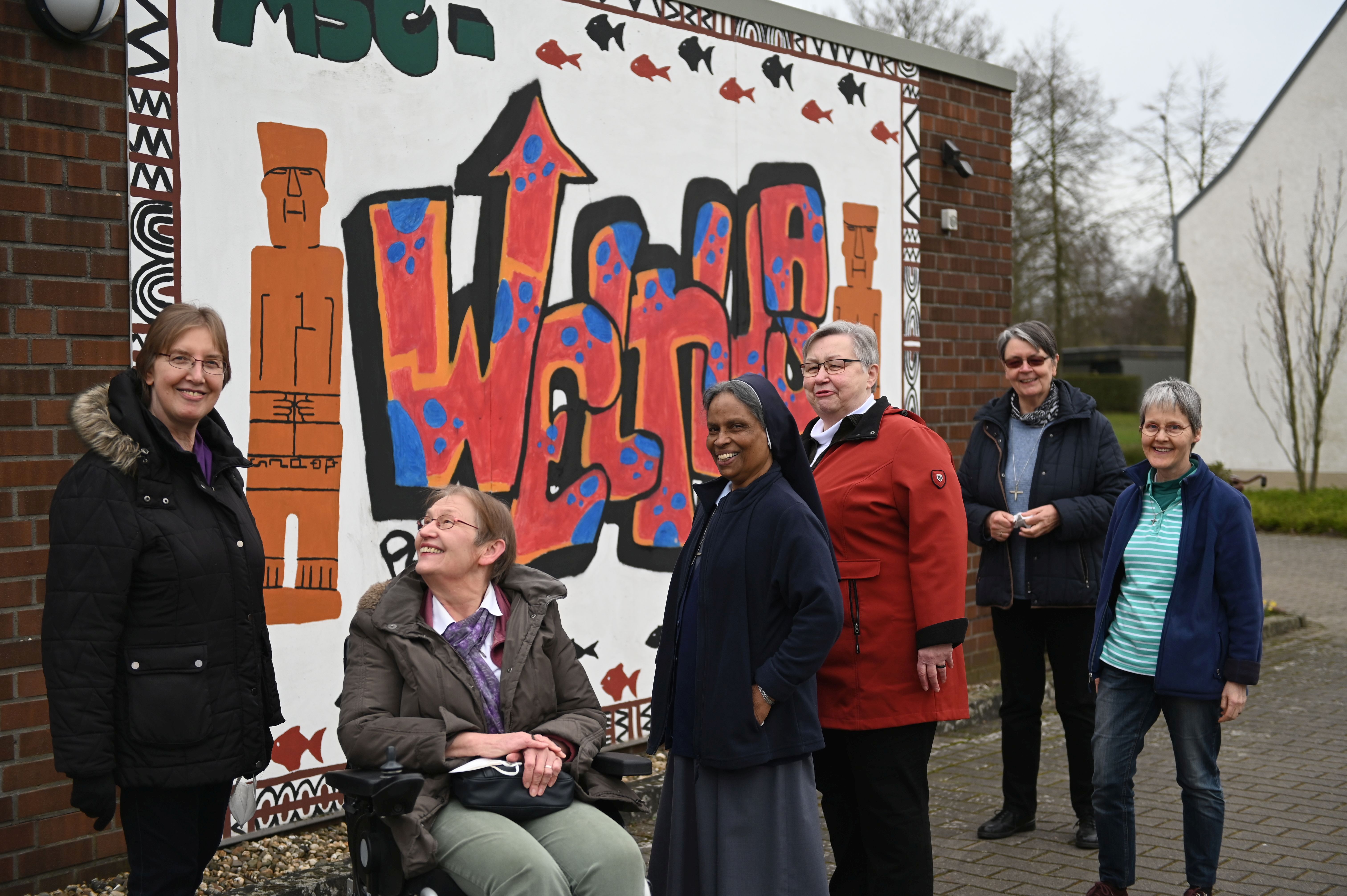 Sr. Dorothe, Sr. Ursula-Maria und Sr. Bernarda vom Arbeitskreis ‚Fair-Wandeln‘ sind mit Sr. Annette, Leiterin des MSC-Welthauses, Sr. Mechthild, Provinzleiterin, und Sr. Barbara vom AK ‚Fair-Wandeln‘, Teil eines weltweiten Netzwerks