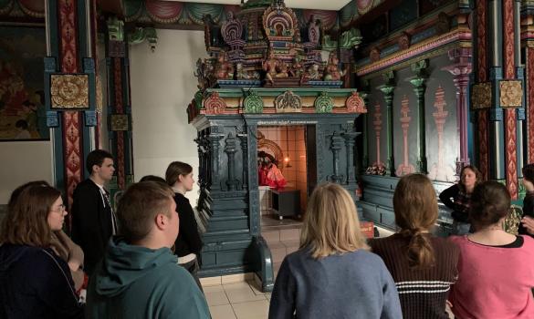 MaZ in Vorbereitung zu Besuch im Hindu Tempel Hamm