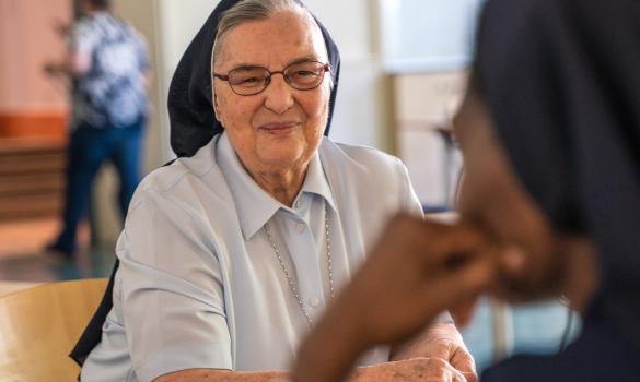 Sr. Raymunda und Sr. Diana im Gespräch im Mutterhaus Münster Hiltrup