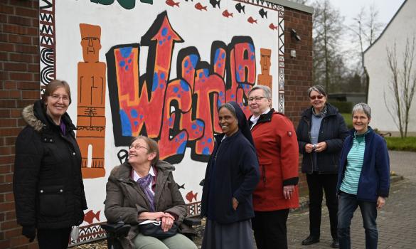 Sr. Dorothe, Sr. Ursula-Maria und Sr. Bernarda vom Arbeitskreis ‚Fair-Wandeln‘ sind mit Sr. Annette, Leiterin des MSC-Welthauses, Sr. Mechthild, Provinzleiterin, und Sr. Barbara vom AK ‚Fair-Wandeln‘, Teil eines weltweiten Netzwerks